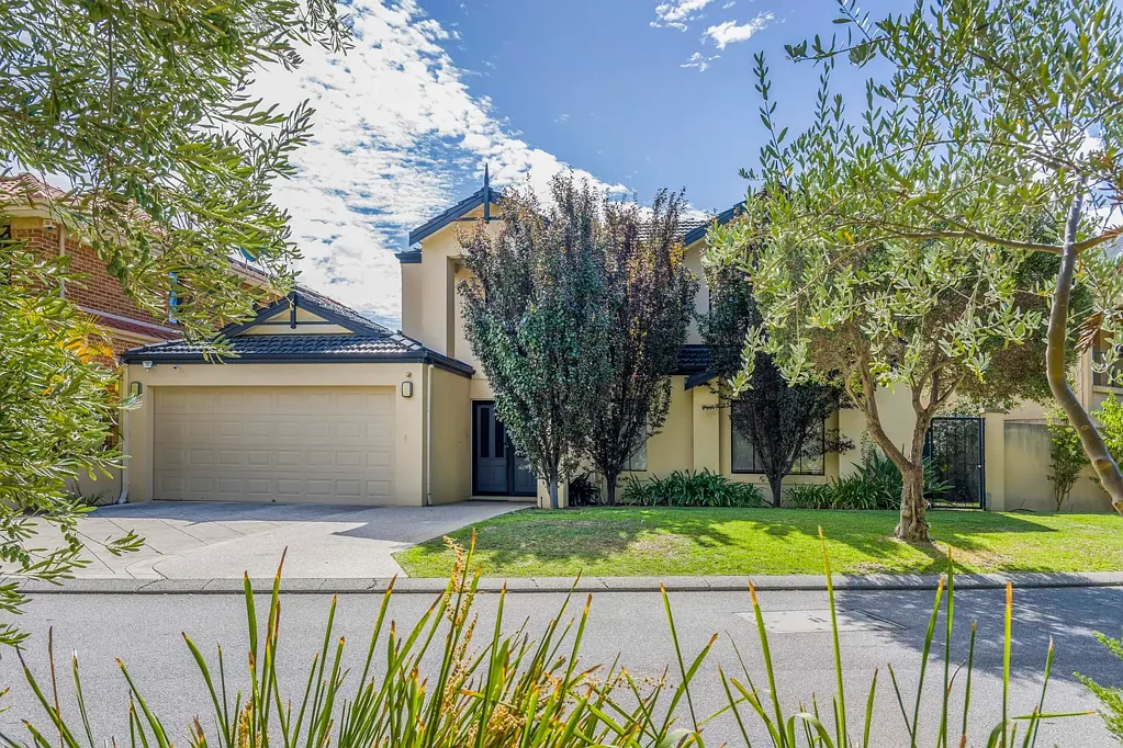8 Hogg Avenue, Salter Point, WA 6152