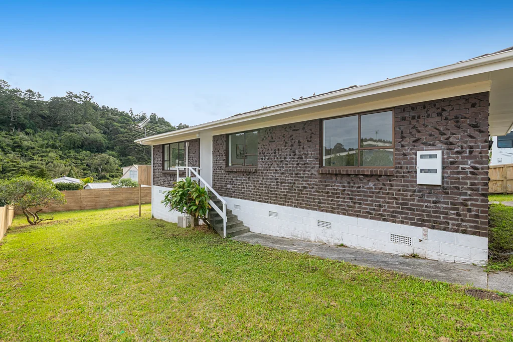 Bayview 3房  Solid Brick Home on a Freehold Section