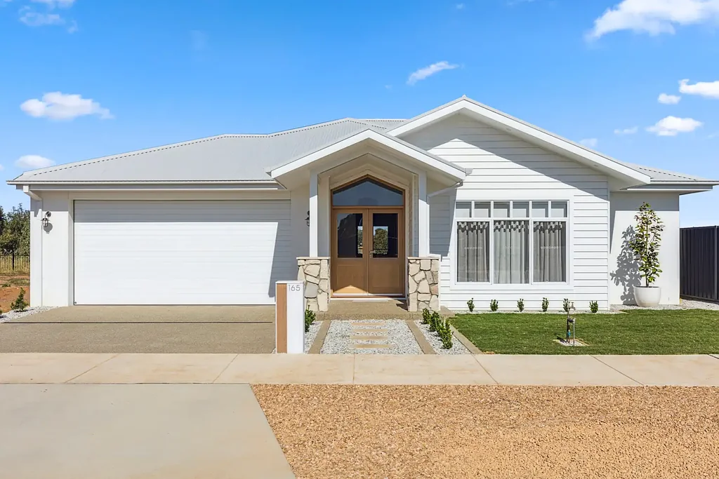 BEAUTIFUL THREE BEDROOM HOME