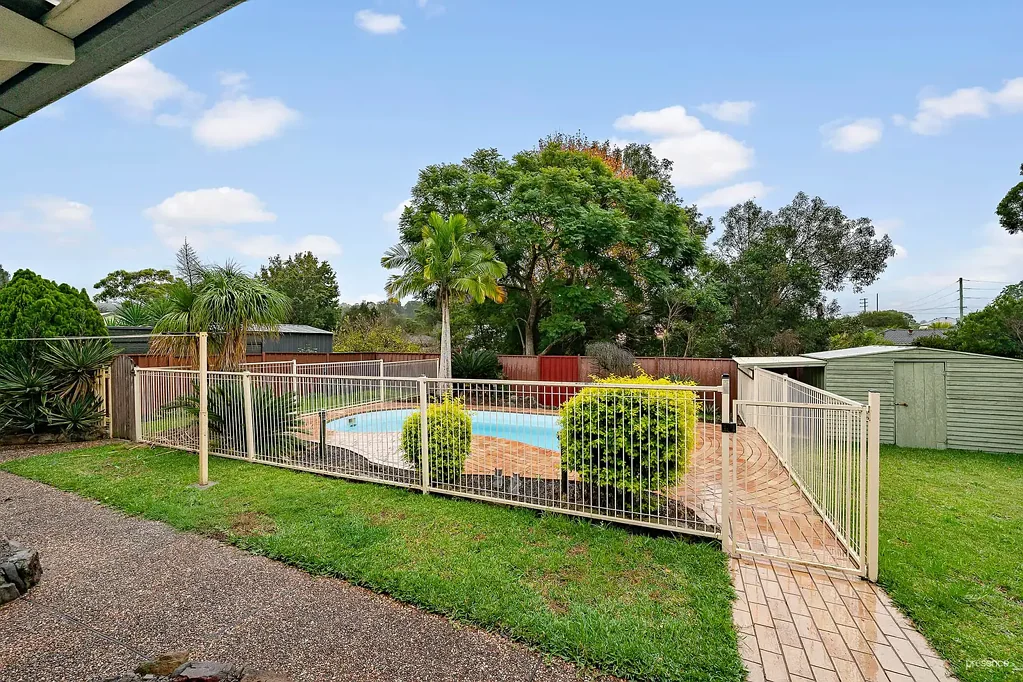 AIR-CONDITIONED FAMILY HOME WITH POOL, COVERED PATIO AND EXCELLENT PARKING