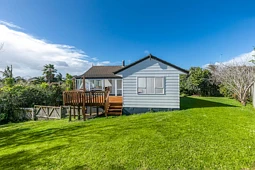 11 Landsdale Place, Massey