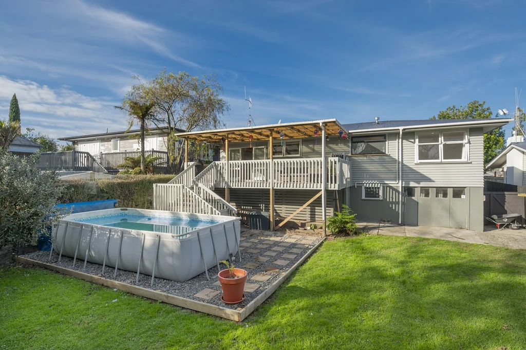 Greerton 3房  Sunsets, Pool Days & BBQ Bragging Rights