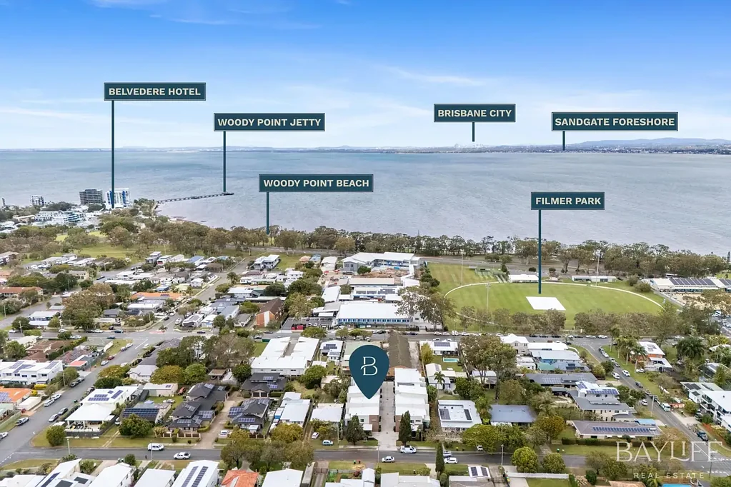 Woody Point 3房 海湾现代生活，距海滨仅300米 Contemporary Bayside Living Just 300 Metres from the Waterfront