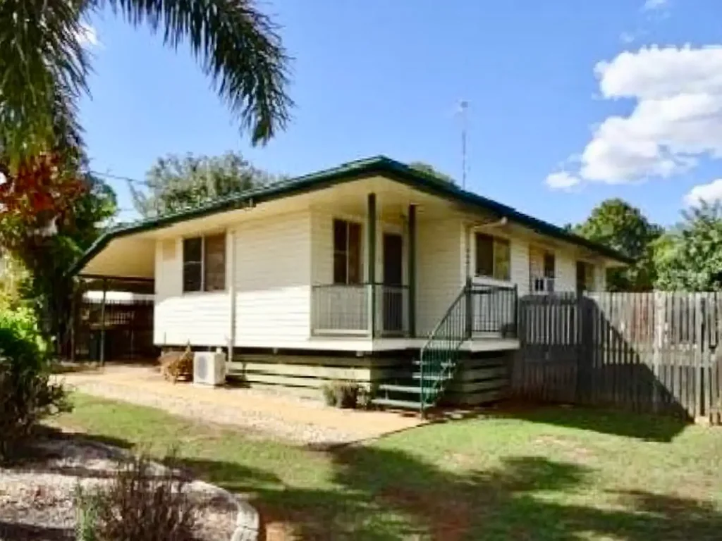 Moranbah 3 Bedroom CHARMING CHARACTER FILLED HOME. BIG FEATURES – SMALL PRICE!