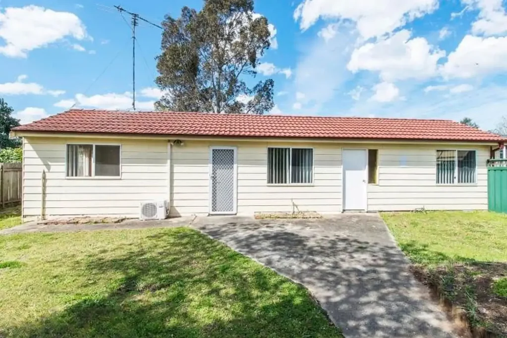 Freshly painted quiet two bedroom granny flat