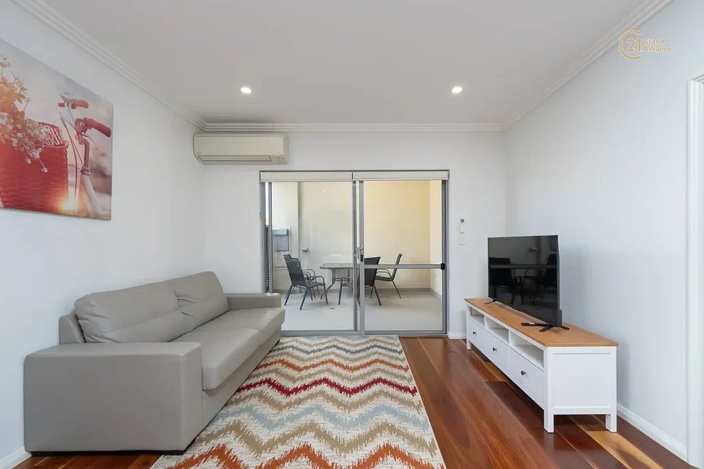 9/3 Oak Street, Cannington, WA 6107