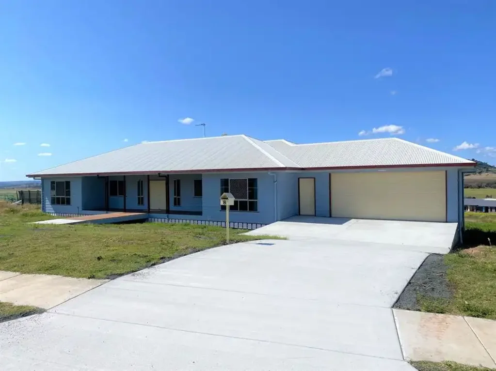 LARGE FAMILY HOME ON 1 ACRE ~ WITH VIEWS!