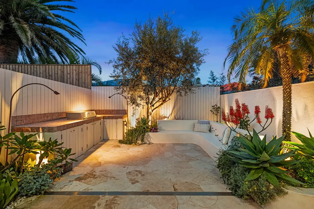 North Bondi 3房 备受追捧的 North Bondi 朝北海滨静居 Tightly held North-Facing Beachside Sanctuary in a Coveted North Bondi Address