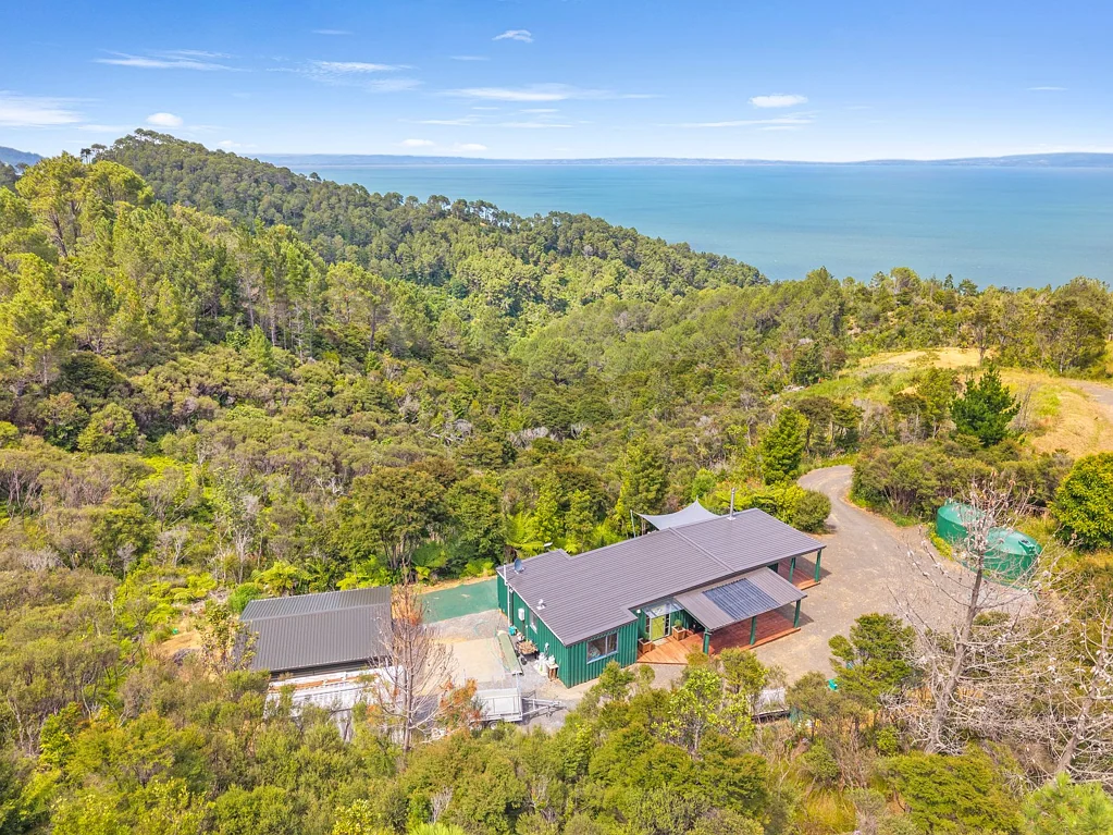 Tapu 3 Slaapkamer Bush-Clad Privacy with Coastal Outlooks