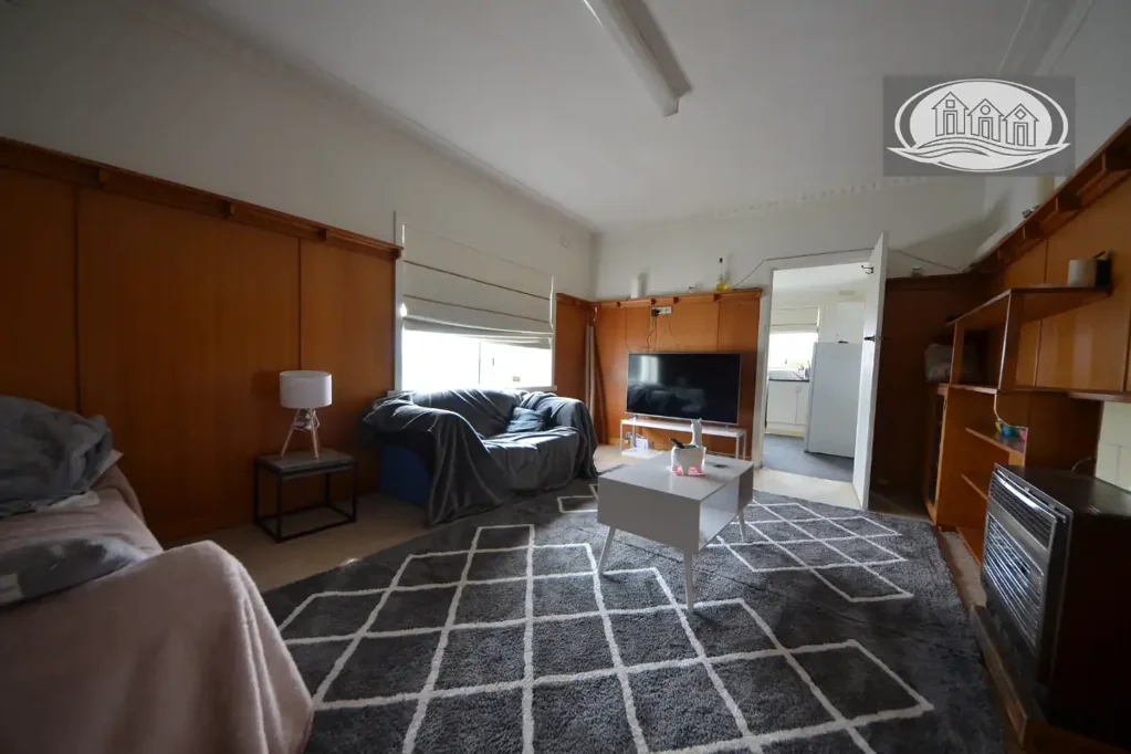 2 BEDROOM UNIT CENTRALLY LOCATED
