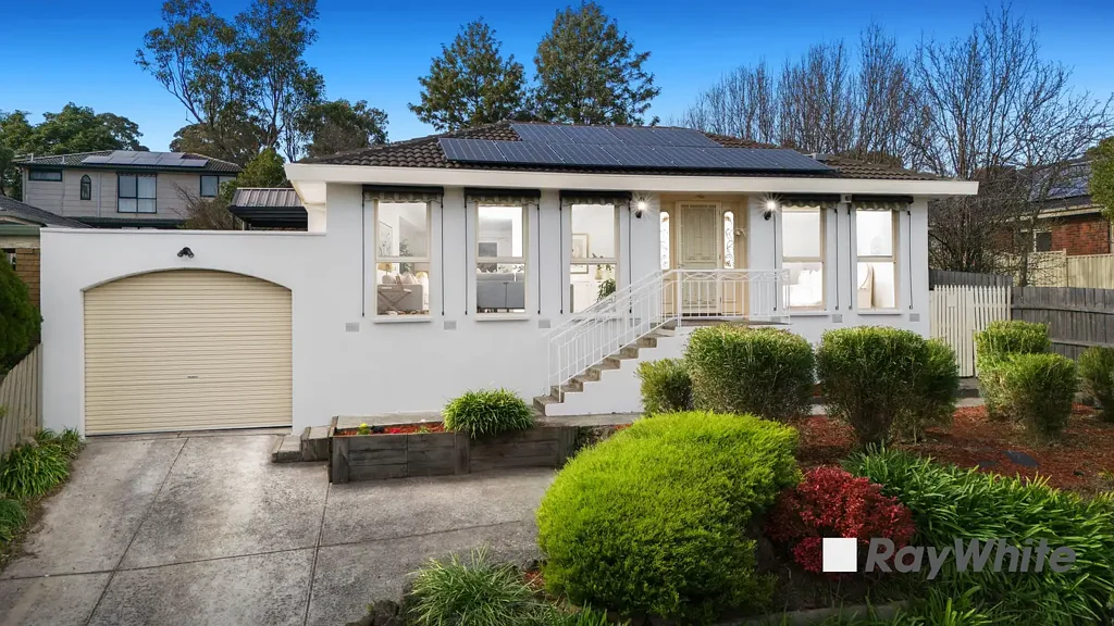 23 Joseph Banks Crescent, Endeavour Hills, VIC 3802