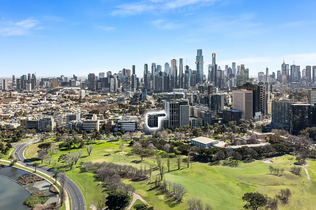South Melbourne 1Kwarto Lakeside ease with expansive Albert Park Lake views.