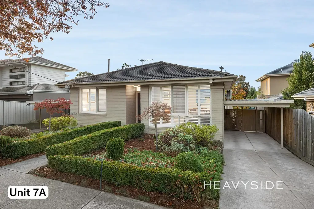 Surrey Hills 4房 双住区设计 精美翻新 硬木地板 种植百叶窗 Miele电器 宽敞露台 低维护花园 便捷位置 Two for the Price of One | Quiet and Prime Location