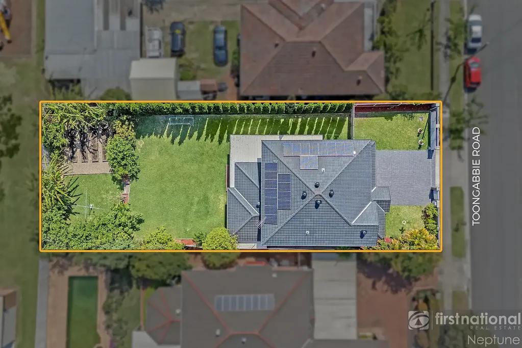 Toongabbie 5Phòng ngủ Grand Family Home on an Expansive 900+ m2 Land!