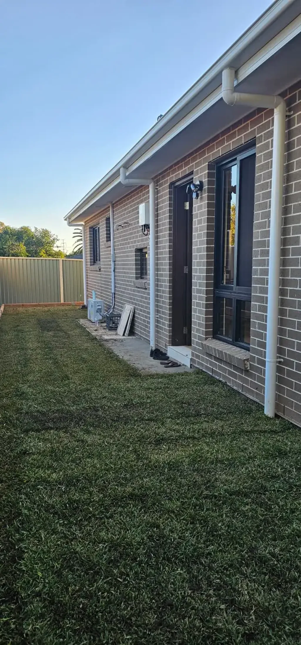 SOLAR POWERED BRAND NEW GRANNY FLAT IN INGLEBURN FOR LEASE!!!!!