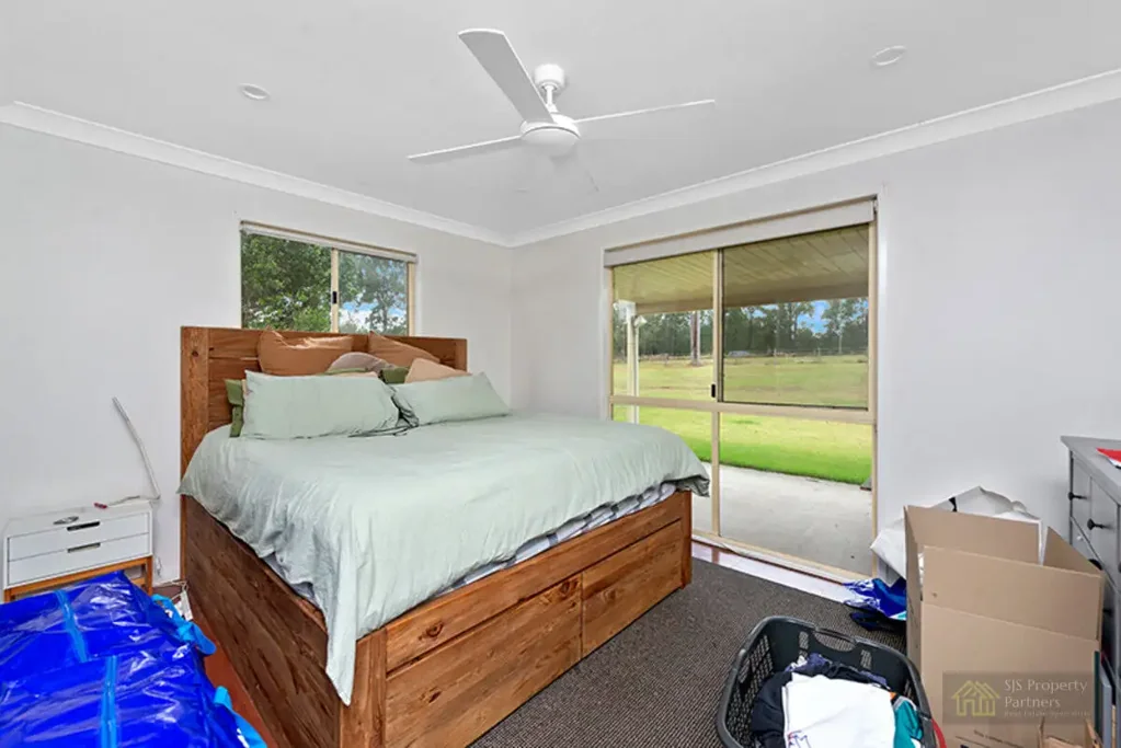 Horse-Friendly Lifestyle Property with Pool, Shed & Stunning Mountain Views