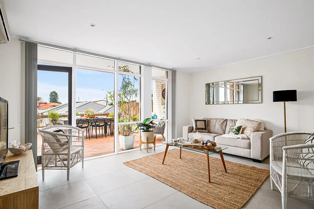 Coastal Pad with Entertainers Deck