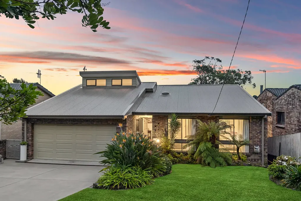 Bateau Bay 4房  Sun filled family home in sought-after east Bateau Bay