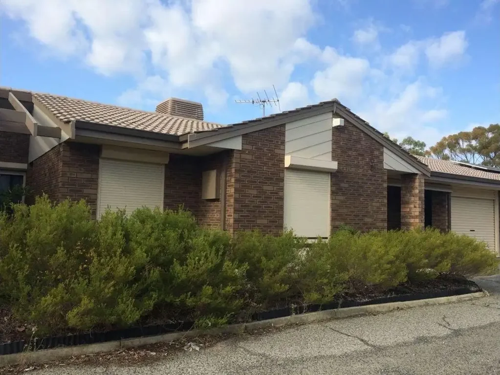 Immaculate 3 Bedroom Villa with Park Views!