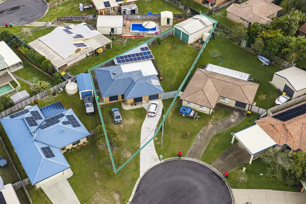Deception Bay 4ห้องนอน Big Block, Big Shed, Big Potential - Family Living on 757m²