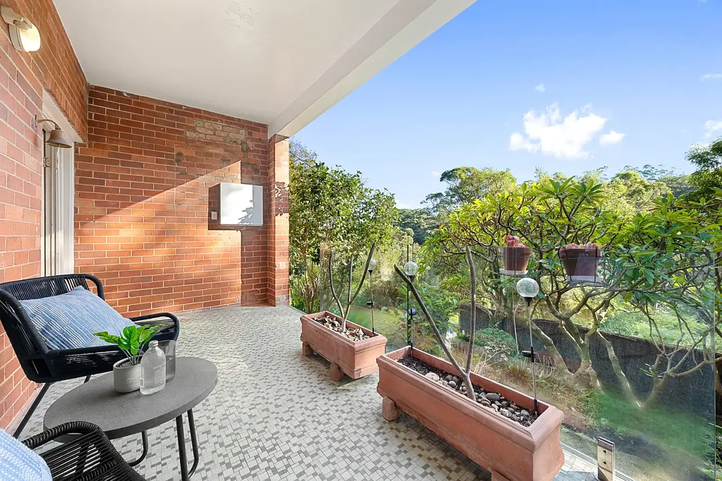 Chatswood 3房 高坡私享 543.7㎡阔地 朝北国家公园景 全砖高顶 现代厨卫 多层露台 双车锁库 近站商圈 学府便捷 North Facing Full Brick Family Home with Stunning View