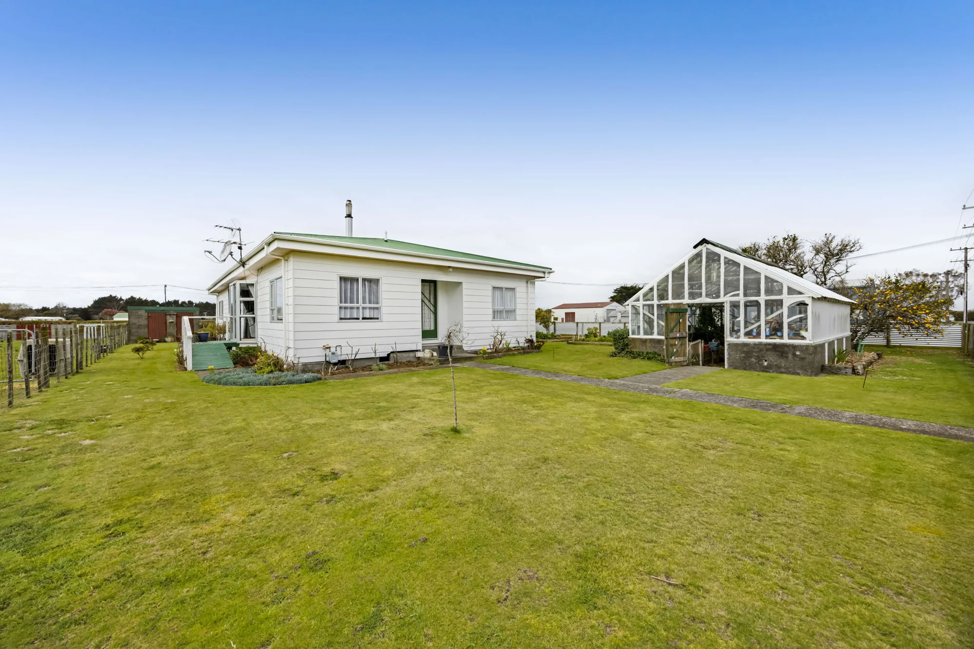 Normanby 3 Bedroom Edge of town hobby farmlet two titles