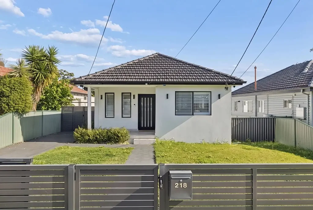 Greenacre 4房 位于 Greenacre 的黄金地段 Located On Greenacre's Golden Mile