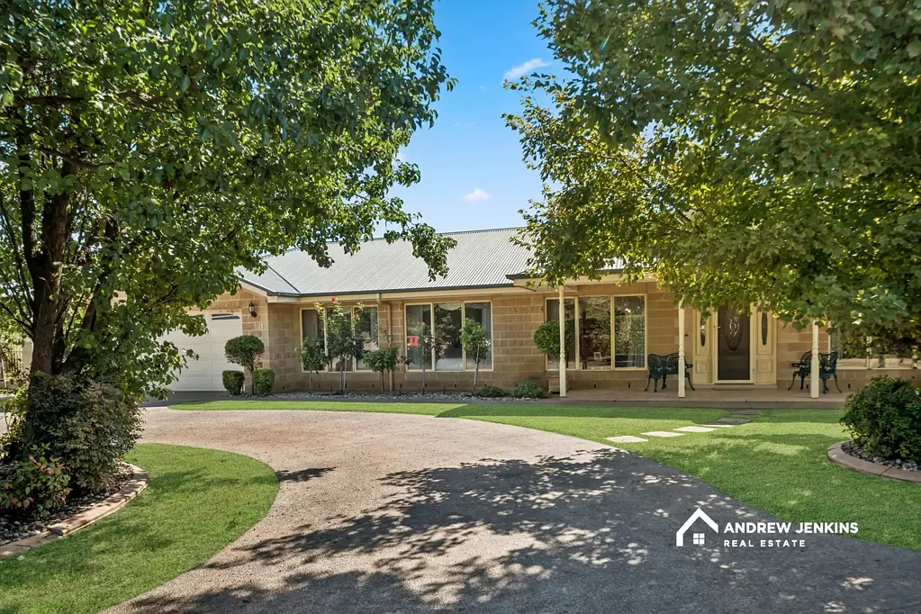 Cobram 4ห้องนอน Grand Family Living in Blue-Chip River-End Location
