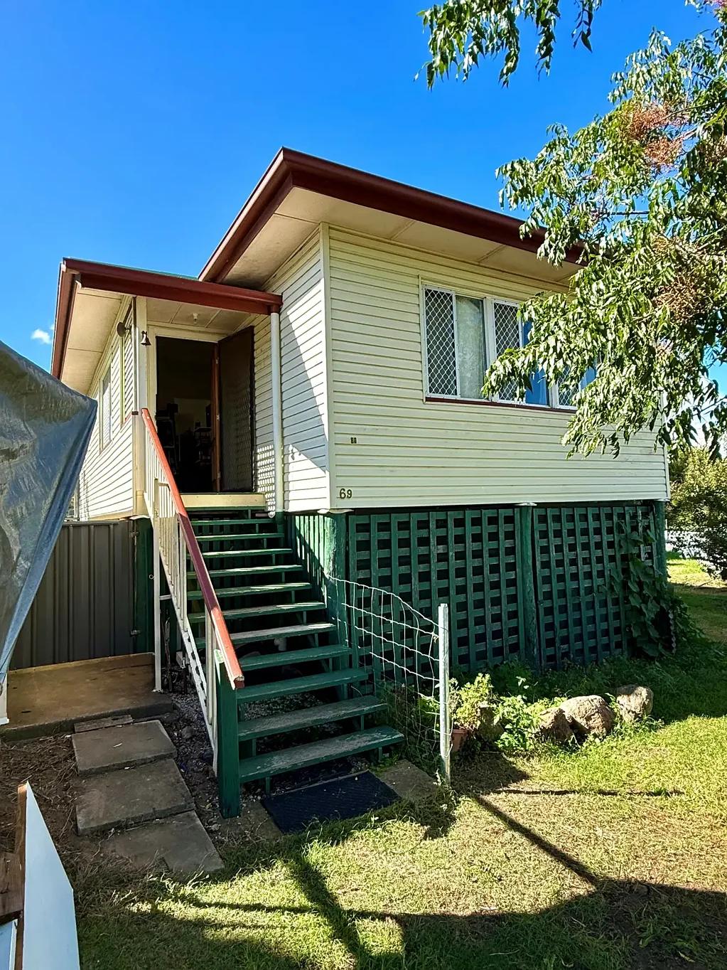 Warwick 3房  High-Set Timber Home Packed with Potential!