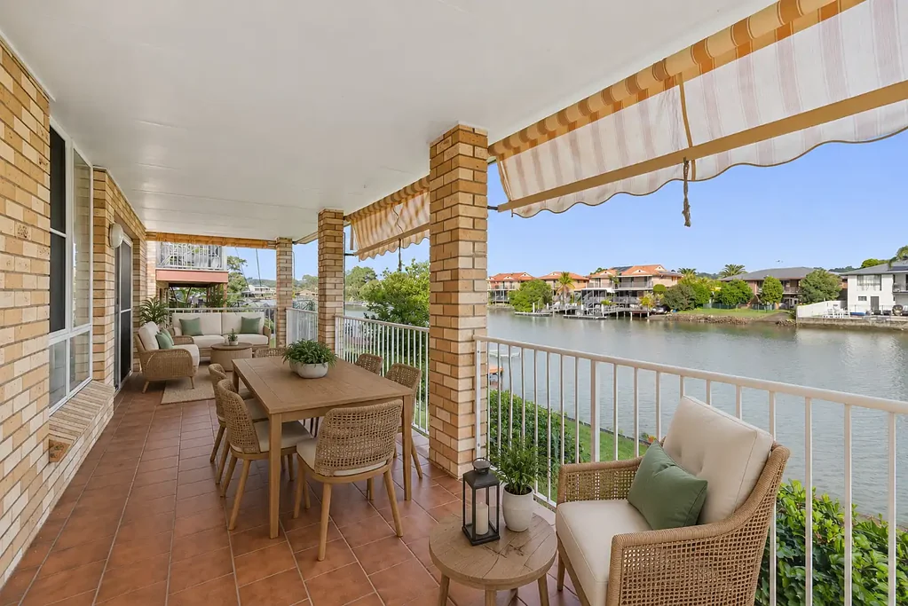 Tweed Heads West 3chambre Waterfront Opportunity with Private Boat Ramp & Endless Potential