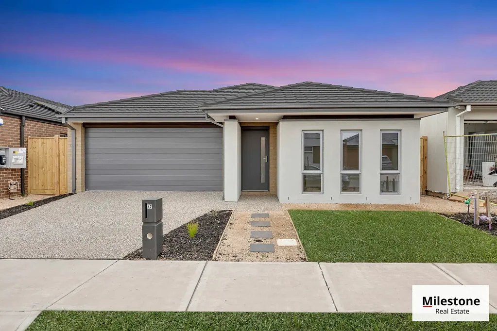 Modern 4-Bedroom Family Home in Tarneit