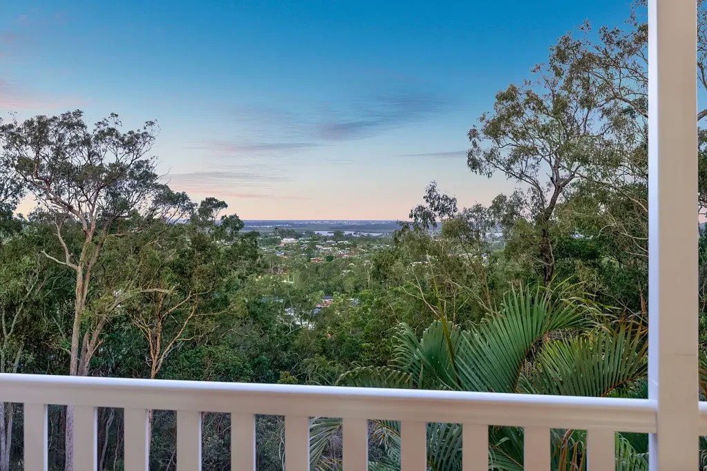 Helensvale 5غرفة نوم A Rare Elevated Sanctuary in One of Helensvale's Most Coveted Streets