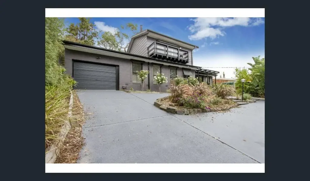 Spacious Charming Family Home Opposite Sweetwater Creek