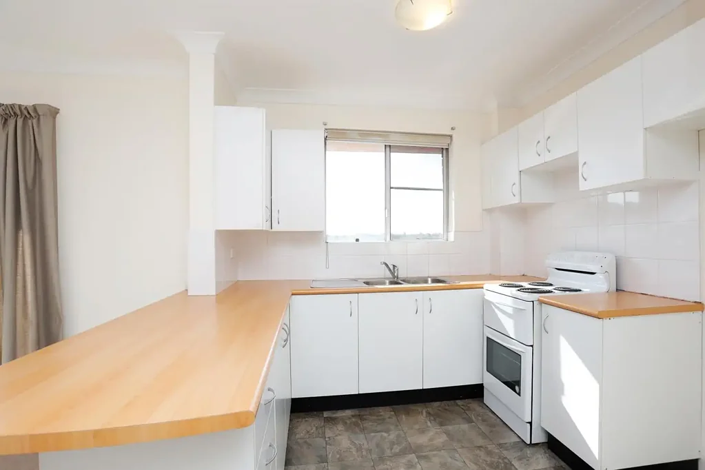 Spacious apartment in convenient location with air conditioning
