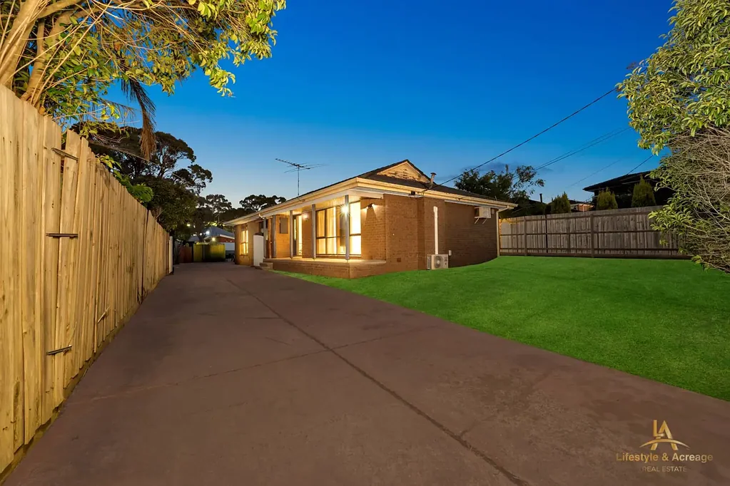 Cranbourne 3房 位于 Cranbourne 中心地带的稀有约 697 平方米地块，潜力无限！ Endless Potential on a Rare 697sqm (Approx.) Block in the Heart of Cranbourne !
