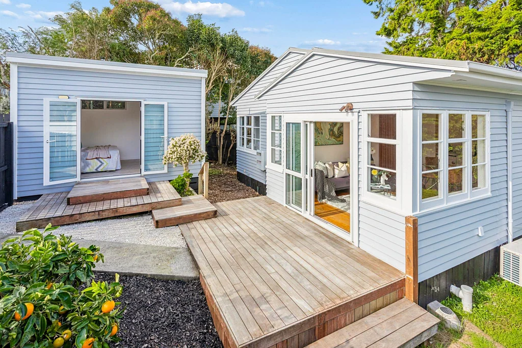 Te Atatu Peninsula 4ห้องนอน Room for Everyone, Location for Everything