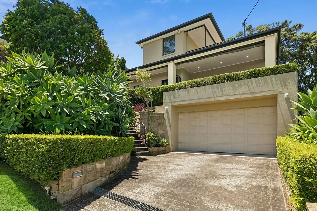 Willoughby 4房 537平高地地块 阳光室内空间 多个户外空间 步行生活便利 Impressive Family Residence