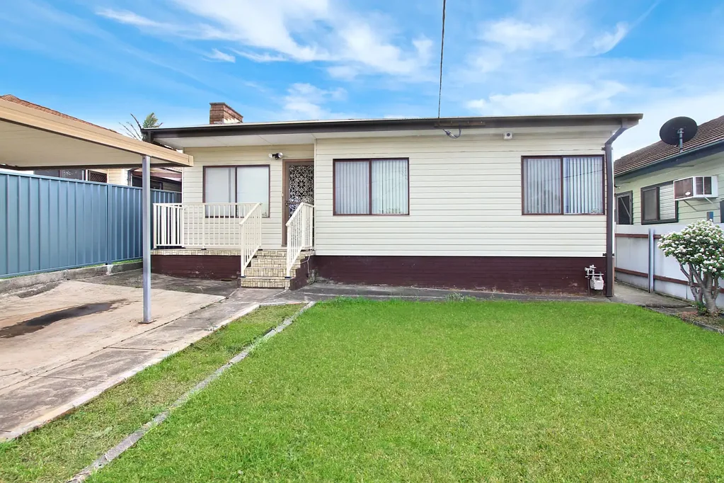 2 Bedrooms, Large Yard, Fresh Interior