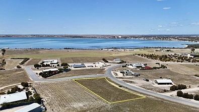 Streaky Bay  LARGE ALLOTMENT WITH SEA VIEWS!