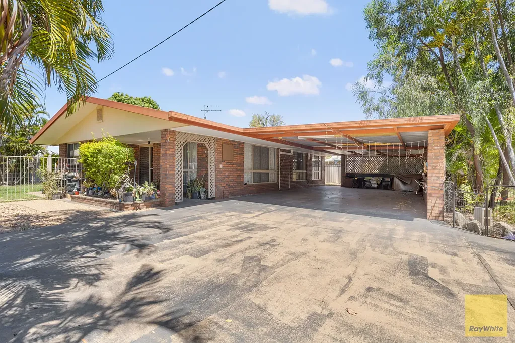 Emerald 3房  NEAT LOWSET STEEL FRAME BRICK HOME