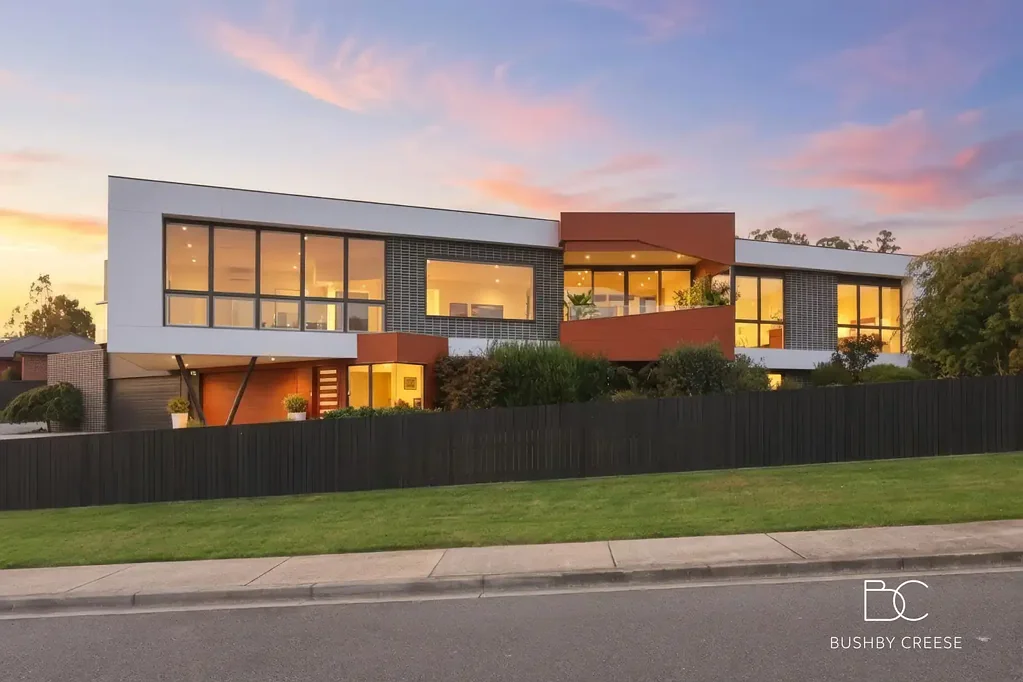 Kings Meadows 4Zimmer Architectural Brilliance with Panoramic Mountain Views