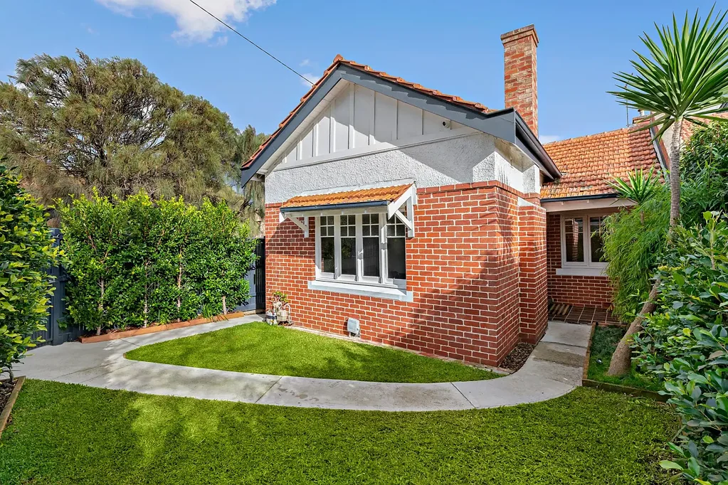 Elwood 3 Slaapkamer Period Character, Rebuilt for Modern Living in Bayside Elwood
