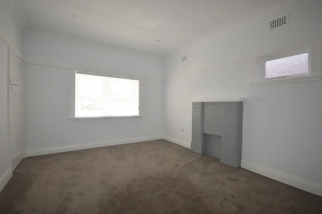 2x Oversized One Bedroom Apartment with Sunroom