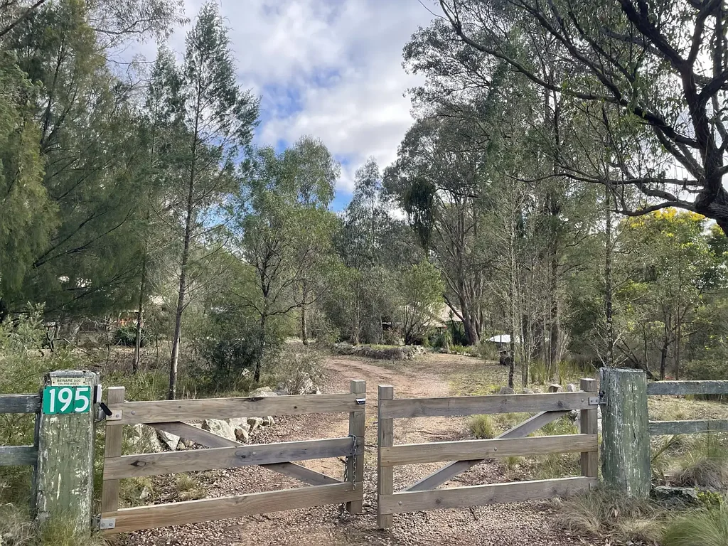 Granite Rock 3ਬੈੱਡਰੂਮ Hobby farm near Bairnsdale - 49 acres semi-cleared and bush