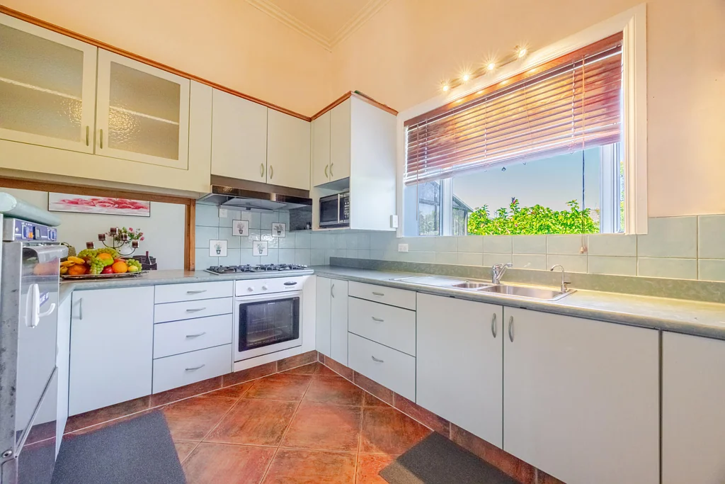 Saint Leonards 7 Bedroom Rare Character Home Opportunity and Sep. Dwelling!