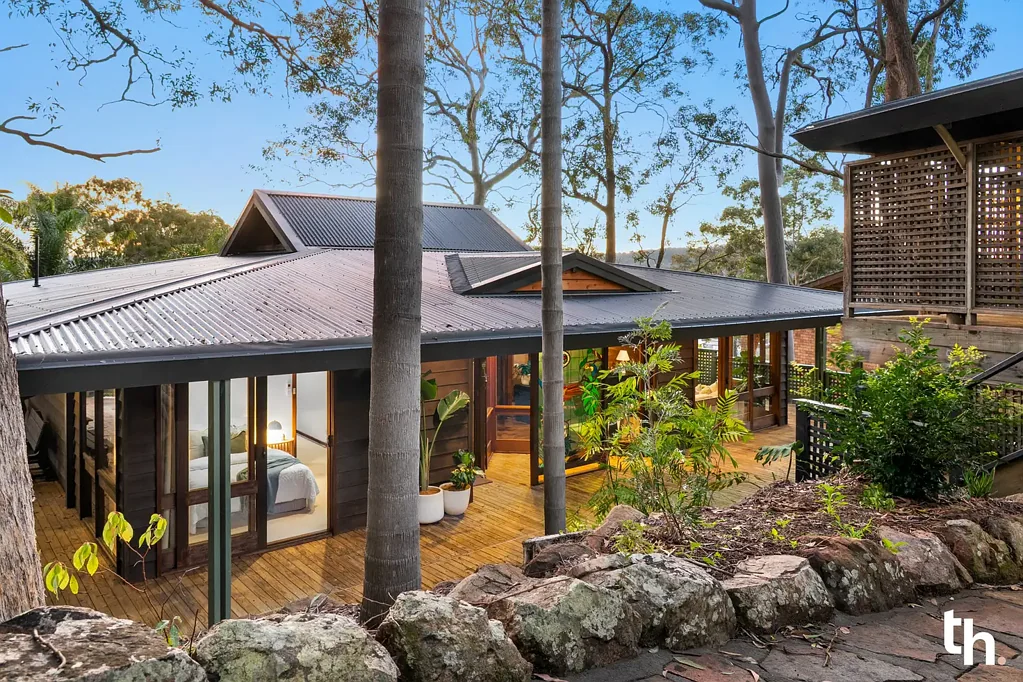 Warners Bay 5房  Endlessly Charming Escape with Enticing Lake Views