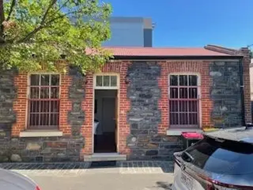 Bluestone Cottage, 3 bed 2 bath 2 car permits