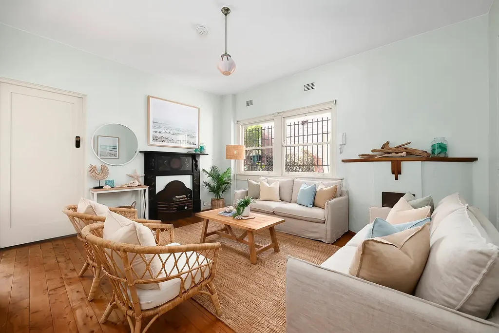 Bondi 2房 特色公寓，具有增值潜力 Character Apartment with Value-Add Potential