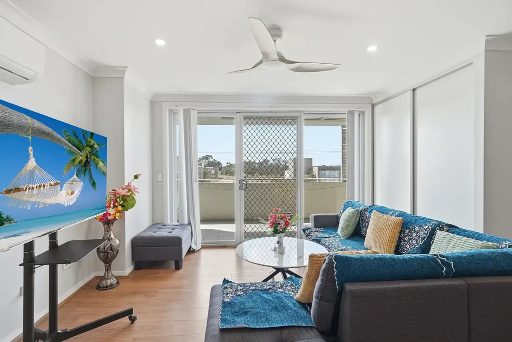Toongabbie 3房 家的核心——精美厨房、多功能起居空间和度假村式设施！ VERSATILE LIVING & RESORT FACILITIES! 100m To Station!