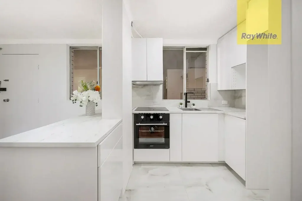FULLY RENOVATED TWO BEDROOM  APARTMENT IN HEART OF CBD - LOCATION AND CONVENIENCE COMBINED